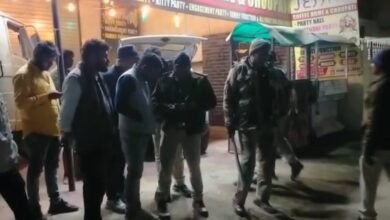 संजीवनी नगर में चार नकाबपोश बाइक सवारों ने की दनादन फायरिंग : दुकान संचालक की कार क्षतिग्रस्त, हथियार लहराते हुए आरोपी फरार 6 92b67b62 8a87 45fb 8306 9afbdd47f119