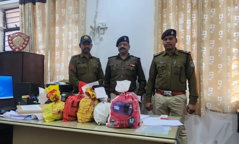 कार से गांजा की तस्करी करते 5 युवक गिरफ़्तार , 38 लाख 48 हजार रुपये नगद बरामद 1 9b2342c7 f3c8 4ae8 b8e4 4a33099e2005