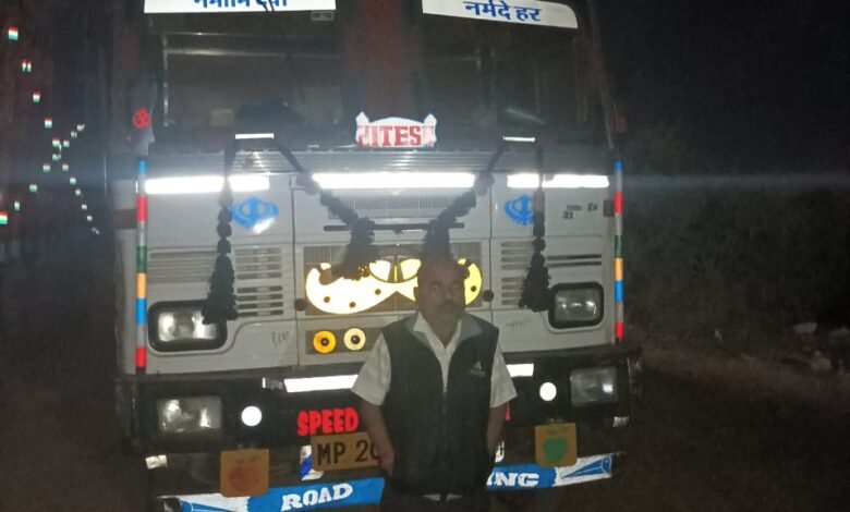 माढ़ोताल पुलिस ने शातिर चोरों से 16 लाख का माल किया जब्त : लोडिड ट्रक लेकर शातिर बदमाश हो गए थे फरार, पुलिस ने दबोचा 1 c7cdee2a 6bb6 4c78 94c6 fc9c1f340552