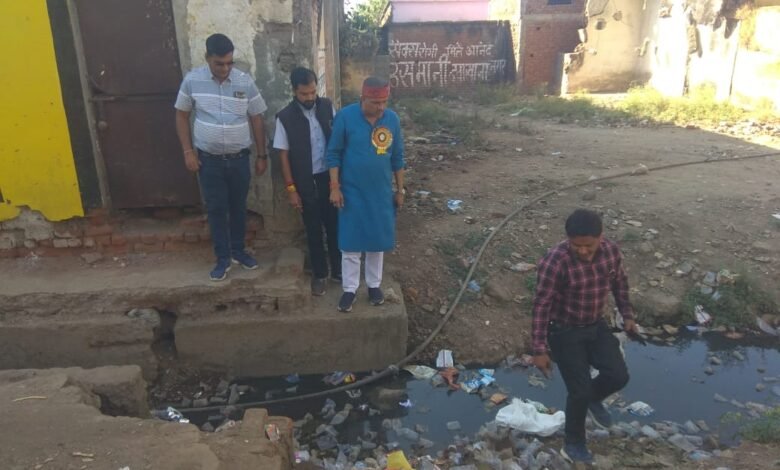 जबलपुर महापौर अन्नू ने पकड़ाई शराब: चंडालभाटा में आयोजित कार्यक्रम के दौरान गंदगी देख भड़के महापौर 1 e6f0f505 ff95 4bdd 96e1 c54fa6cc9dc9