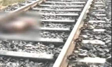 नशे में धुत्त होकर रेलवे क्रॉसिंग कर रहे युवक के सिर से गुजर गयी ट्रेन : मौत 1 trainsekatkar12040616292376501629237650 1648114150