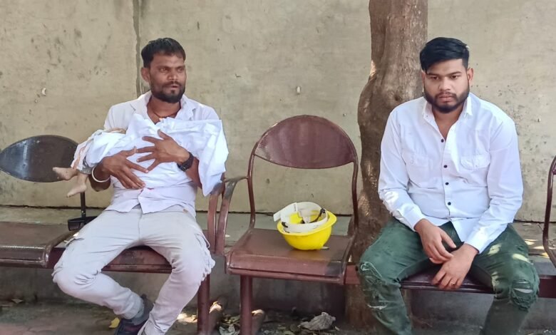 माढोताल में बाइक चालक को ट्रक ने मारी टक्कर : सात माह की बेटी की मौत, बेटा और दंपत्ति बुरी तरह घायल 1 07afb8ee 7104 455d 8ef8 1e4e40a82c8f