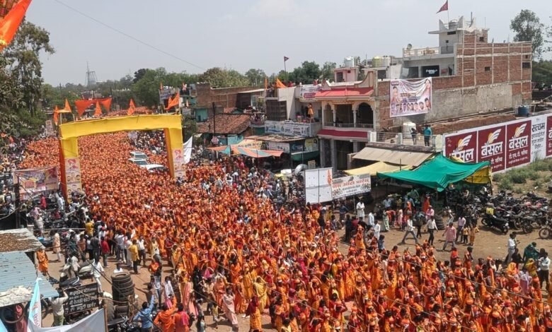 पनागर में बागेश्वर धाम सरकार की भागवत कथा: कलश यात्रा, जहां तक नजरें पहुंची वहां सिर्फ कलश लिए हुए दिखी मातृ शक्ति 1 11 3