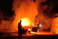 माढोताल में खड़ी कार धूं-धूंकर जली : पेट्रोल डालकर बदमाशों ने किया कार को आग के हवाले, क्षेत्र में हड़कंप 11 12 05 2022 car fire in chitrakoot 22705473 1