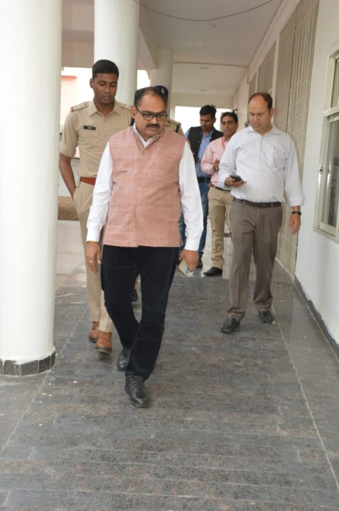 दिव्यांगो के प्रति संवेदनशीलता दिखाए पुलिस : संदीप रजक आयुक्त नि:शक्तजन 2 349ea142 039e 4d71 83ef 6dc127775fcf