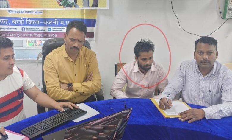 जबलपुर लोकायुक्त की कार्रवाई : राजस्व निरीक्षक को 12 हजार की रिश्वत लेते हुए किया गिरफ्तार, आवास योजना में मकान स्वीकृत करने मांग रहा था रुपये 1 7d82f1b5 e862 441e bc77 73f117f025b9