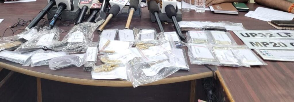 गाडरबारा केपरी गोल्ड लोन बैंक लूट का खुलासा : अंतर्राज्यीय गिरोह के 5 सदस्य गिरफ्तार,दो कट्टे, , पिस्टल, 38 कारतूस , कार जब्त 3 a2f31992 f172 4d5b aafe fe4b2baf14c6