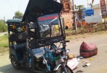 माढ़ोताल में बेकाबू ट्रक ने ई-रिक्शा को मारी टक्कर : चालक जख्मी, अस्पताल में किया भर्ती 11 af4a86d2 8645 4a58 b2d6 0fd340db416d