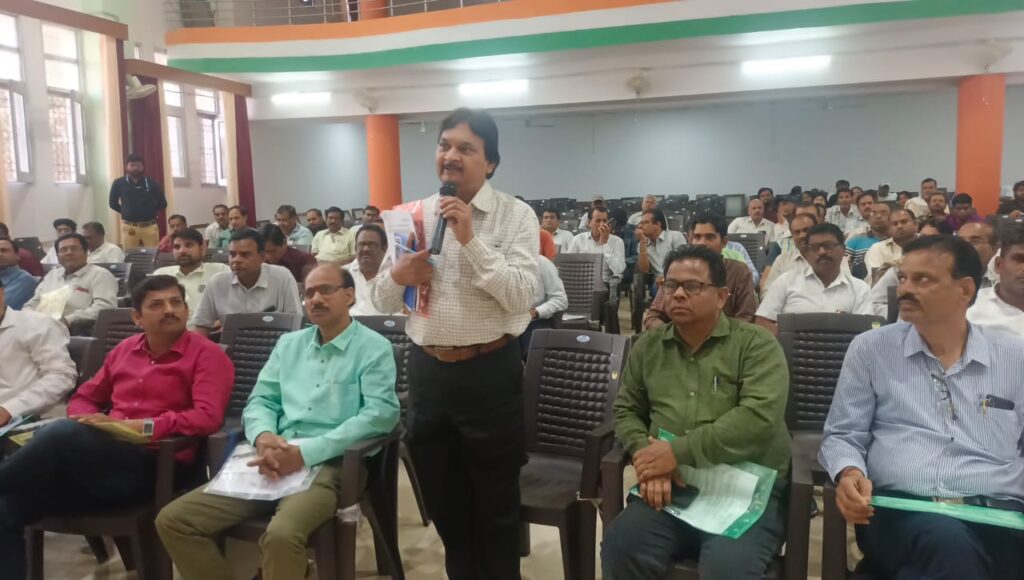 जबलपुर में बाल अधिकार सरंक्षण आयोग सदस्य ने कहा बाल अधिकारों का हनन न हो इसका ध्यान रखें 2 c7e386c8 be88 45f0 b305 4b2ce0eac543