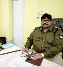 गाडरबारा केपरी गोल्ड लोन बैंक लूट का खुलासा : अंतर्राज्यीय गिरोह के 5 सदस्य गिरफ्तार,दो कट्टे, , पिस्टल, 38 कारतूस , कार जब्त 1 download 66