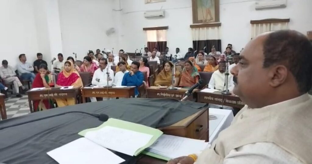 नगर निगम सामान्य सभा की बैठक में हंगामे के साथ चला आरोप-प्रत्यारोप का दौर 2 e45b5dfe cf7a 4ec8 9ebc 18ef5b188bb9