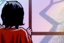 जबलपुर में शिक्षक की करतूत : स्कूल में छात्राओं को अर्धनग्र कर, करवा रहा था डांस, आक्रोशित परिजनों ने घेरा थाना 12 photo1658827964 1658828086