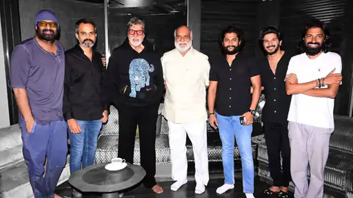 अमिताभ बच्चन शूटिंग के दौरान जख्मी : हैदराबाद में प्रोजेक्ट K की शूटिंग चल रही थी, पसलियों में चोट आई 1 prabhas with amitabh bachchan pose together with d 1678078289