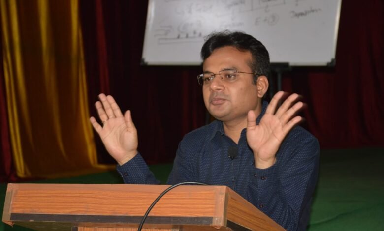 ज्ञानाश्रय क्लास में कलेक्टर ने दिया मौलिक अधिकारों पर व्याख्यान. 1 c04a8d42 dda2 4e02 831c 6c040896e918