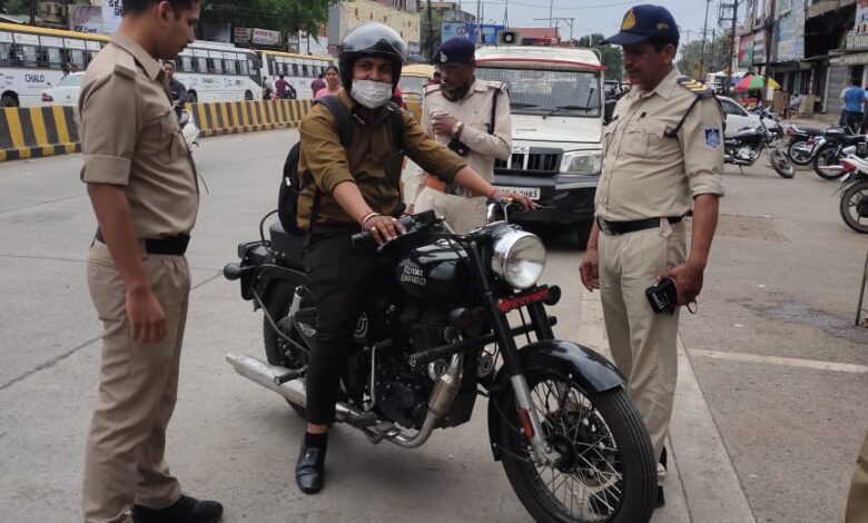 CRIME NEWS JABALPUR, : 28 बुलेट के तेज आवाज वाले सायलेंसर निकाले, मॉडीफाई जीप की जप्त 1 c44b961a 6105 459e 9ecc 27297711da90