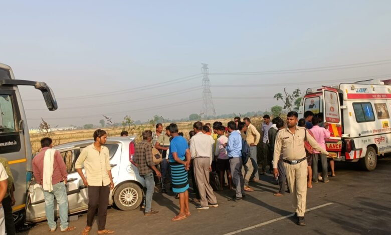 बेलखाडू में डॉक्टर मामा और भांजी की मौत : सड़क के गढ्ड़े बचाने के चक्कर में कार सवारों को बस चालक ने मारी टक्कर 1 d30dc1aa 97ef 4669 9ac6 c54f1e04af06