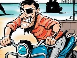 जबलपुर में पलक झपकते ही तोड़ देते है बाइकों का लॉक : एक किशोर सहित आरोपी को पुलिस ने दबोचा, जब्त की 6 टूव्हीलर 1 download 3 2