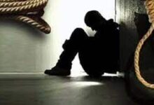 जबलपुर में मासूम बच्चों को छोड़कर पिता फांसी पर झूला : पत्नी गई थी बाहर, घर आकर देखा तो झूलती मिली लाश 10 download 7