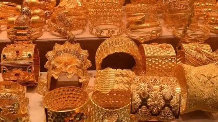 Gold-Silver Rate:सोने के कीमतों में आई नरमी चांदी भी हुआ सस्ता,जानिए आज सोना चांदी का ताजा रेट 1 images 2023 04 29T085453.443