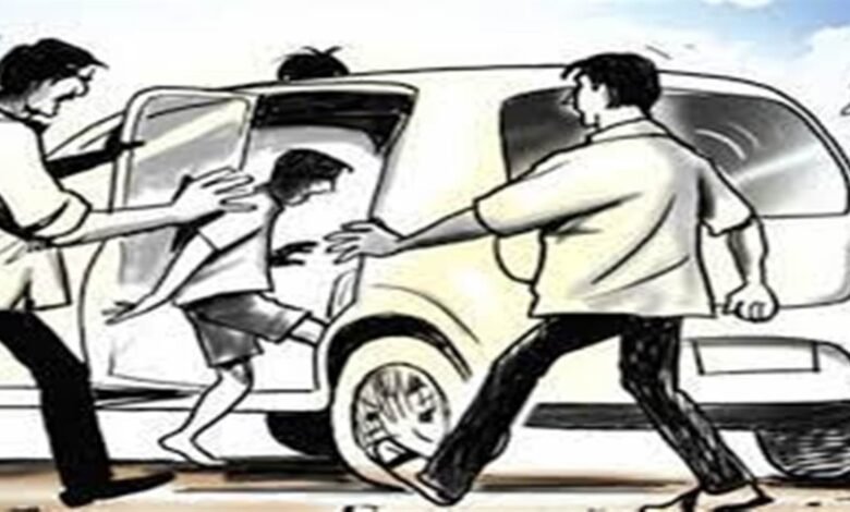CRIME NEWS JABALPUR 8वीं के छात्र का अपहरण : घर से बिना बताए हो गया गायब, परिजनों का रो-रोकर बुरा हाल 1 13 12 2022 kidnapping in car in jabalpur