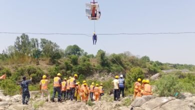 एनडीआरएफ वाराणसी की टीम ने भेड़ाघाट रोप-वे पर किया बचाव एवं राहत कार्यों का मॉक अभ्यास. 7 1fae9621 6666 4436 bc10 73f24311267b