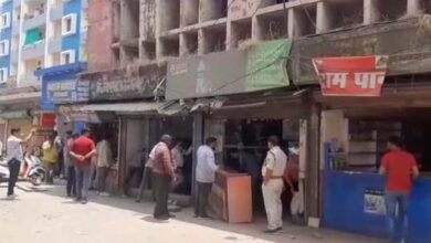 फ्लाई ओवर निर्माण में बाधक बन रहीं दुकानों पर चला बुल्डोजर 6 20