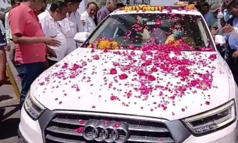 अपनों का अपार स्नेह और प्यार देखकर नम हुईं आशीष की आंखें : वरिष्ठ पत्रकार का जबलपुर आगमन पर डुमना एयरपोर्ट में हुआ भव्य स्वागत 1 4587f23c 5bb6 4e1f 939c 9b1a7b4235e3
