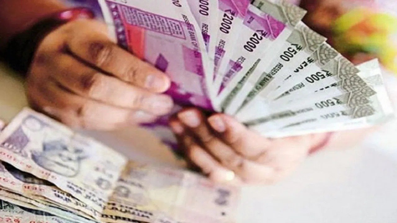 LIC Scheme अब इस स्कीम में हर दिन सिर्फ 45 रुपये का करें निवेश, मिलेगा 25 लाख का तगड़ा फंड जानिए LIC की स्कीम 3 4b3bc260 9a37 4f85 9aa8 04f7daf7a052