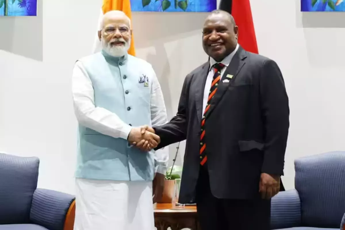 विदेश में बजा भारत का डंका, पापुआ न्यू गिनी और फिजी में सर्वोच्च सम्मान से नवाजे गए PM Modi 2 ezgif.com resize 34 1