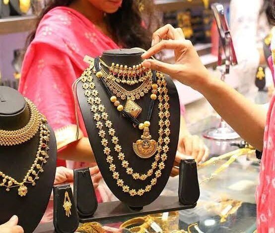 Gold Silver Rate:सोने की रेट में फिर लौटी चमक, चांदी के रेट में भी हुई बढ़ोतरी,देखिए अच्छा सोने चांदी का ताजा रेट 1 images 2023 05 29T080433.060