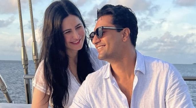 विक्की कौशल शादीशुदा होने के बाद भी भूल गए सारी हदे, भरी महफिल के सामने दूसरी लड़की को लिया बाहों में देखे पूरी खबर 4 1BB19A96 7ADE 458A BA59 F74889D40178 685x377 1