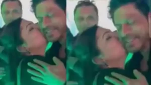 Shahrukh Khan को महिला ने सरेआम इवेंट में किया kiss तो यूजर्स बोले- 'जेल में डालो लड़की को सुन रहे है लोग भी ताने देखे तस्वीरें जाने पूरी डिटेल्स 4 2790da44906f226c2eb779768fa20d45