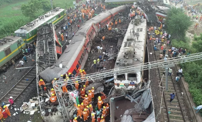 ओडिशा में तीन ट्रेनों की टक्कर में अबतक 288 लोगों की मौत, 1000 से ज्यादा लोग घायल 1 8cui31gg odisha train accident 625x300 03 June 23