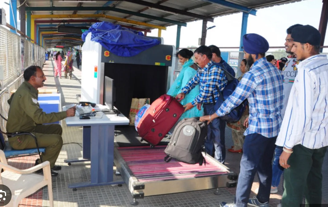 रेलवे ने लगा दिया प्रतिबंध अब अपने साथ सामान इतने किलो से ज़्यादा सामान में ले गया तो लग सकता है जुर्माना 2 Screenshot 2023 06 26 at 7.09.27 AM