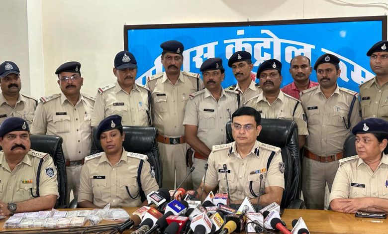 जबलपुर में 3 लुटेरों को पुलिस ने दबोचा : शराब दुकान के सेल्मैन से की थी 3 लाख 50 हजार की लूट 1 c51d8aff 566b 4994 a2df 5afbf25b4001