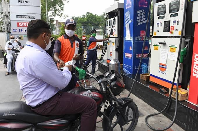 Petrol Diesel Price:पेट्रोल डीजल के रेट में हुई भयंकर गिरावट,देखिए पेट्रोल डीजल का ताजा रेट 1 images 2023 06 24T092123.365