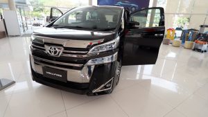 Toyota Vellfire मार्केट में आ रही है भौकाल मचाने न्यू टोयोटा वेलफायर कार,धांसू फीचर्स और स्टाइलिश लुक के साथ लेगी जबरदस्त एंट्री,जानिए प्राइस 2 maxresdefault 2023 06 26T170947.651