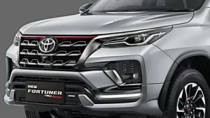 Fortuner को मुँह तोड़ जवाब देने आ रही न्यू टोयोटा कार,धांसू फीचर्स और स्टाइलिश लुक के साथ लेगी एंट्री,जानिए प्राइस 5 maxresdefault 29 768x432 1