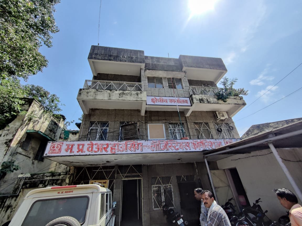 लोकायुक्त की कार्रवाई : एमपी वेयरहाउसिंग का रीजनल मैनेजर 10 हजार की रिश्वत लेते धराया 1 3b213d7b b0a9 4627 9b6c f631526e4d78