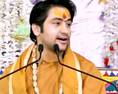 लंदन में बागेश्वर धाम सरकार की रामकथा; बोले- यहां से कोहिनूर लेकर ही भारत लौटेंगे 1 550 2