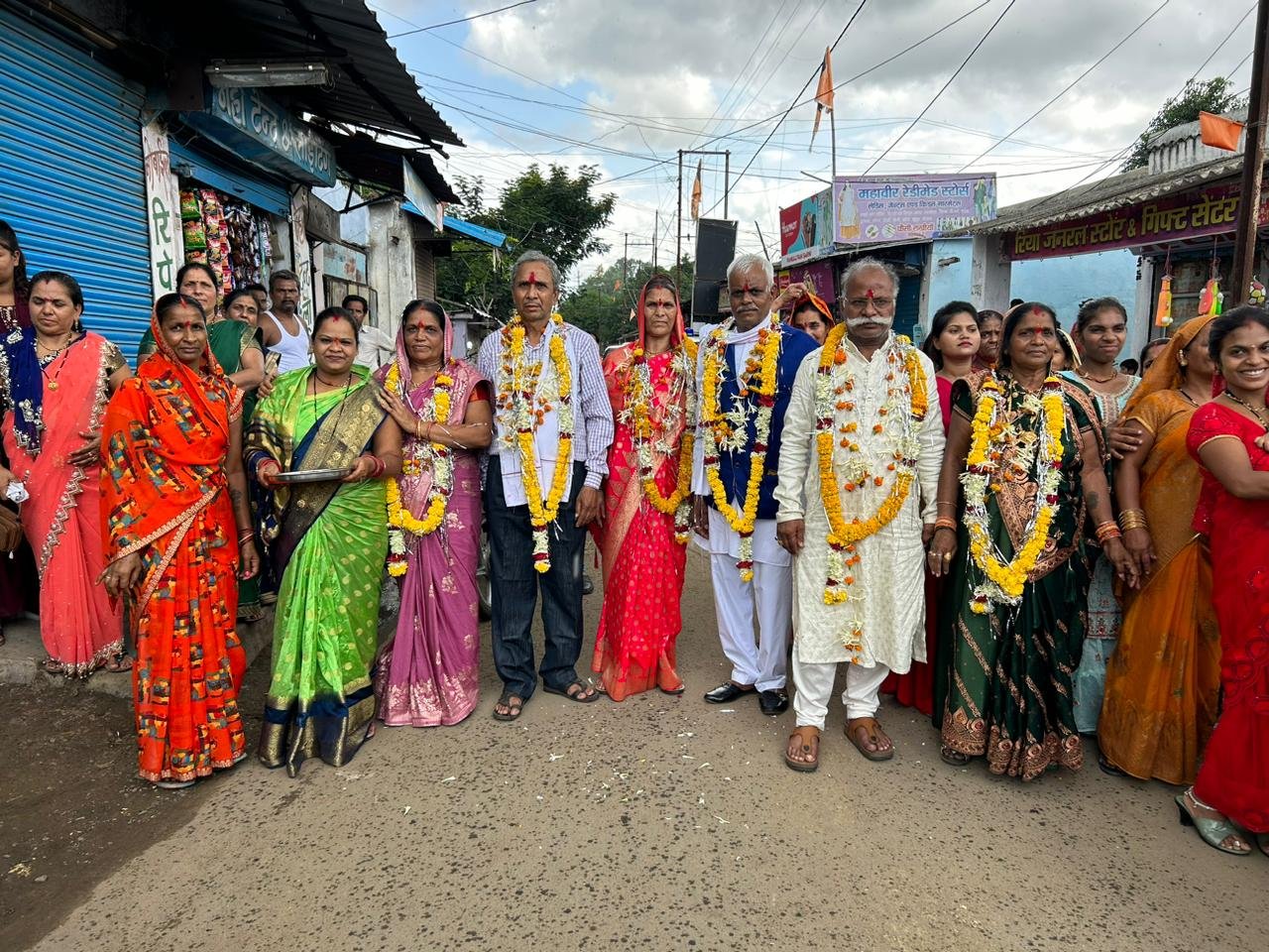 वेस्टर्न कोल इंडिया लिमिटेड में अपनी 39 वर्ष की सेवा सफलतम पूर्ण करने के पश्चात् आज अपनी सेवा से तीनों साथी एक साथ सेवानिवृत्त हुए। 1 WhatsApp Image 2023 07 01 at 11.19.31 PM