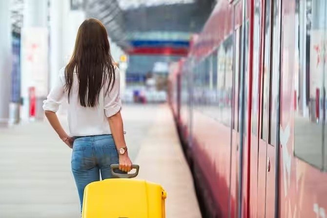 Train New Rules यदि आप अब ट्रैन के चलने पर 10 मिनट बाद होते हो लेट तो टिकट हो सकती है कैंसिल? जानिए अब का नया रूल 2 b1da5aff e51b 435d 8e48 3cf202141fec