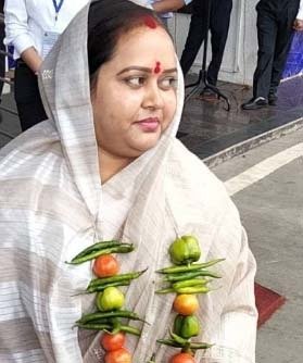 मध्यप्रदेश विधानसभा मानसून सत्र : टमाटर-मिर्च की माला पहनकर पहुंचीं कांग्रेस विधायक 1 b57d0af2 d143 477b 90da 877424241c5c