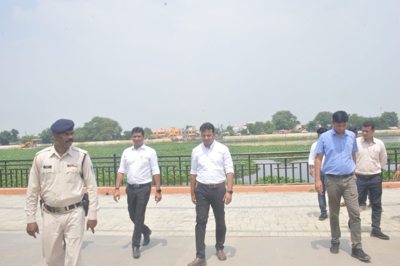 कलेक्टर ने स्मार्ट सिटी के कार्यों का किया निरीक्षण , बैठक लेकर निर्माणाधीन परियोजनाओं की समीक्षा भी की 1 f2c06150 0d95 403f a5fc d67b4ec2e81d