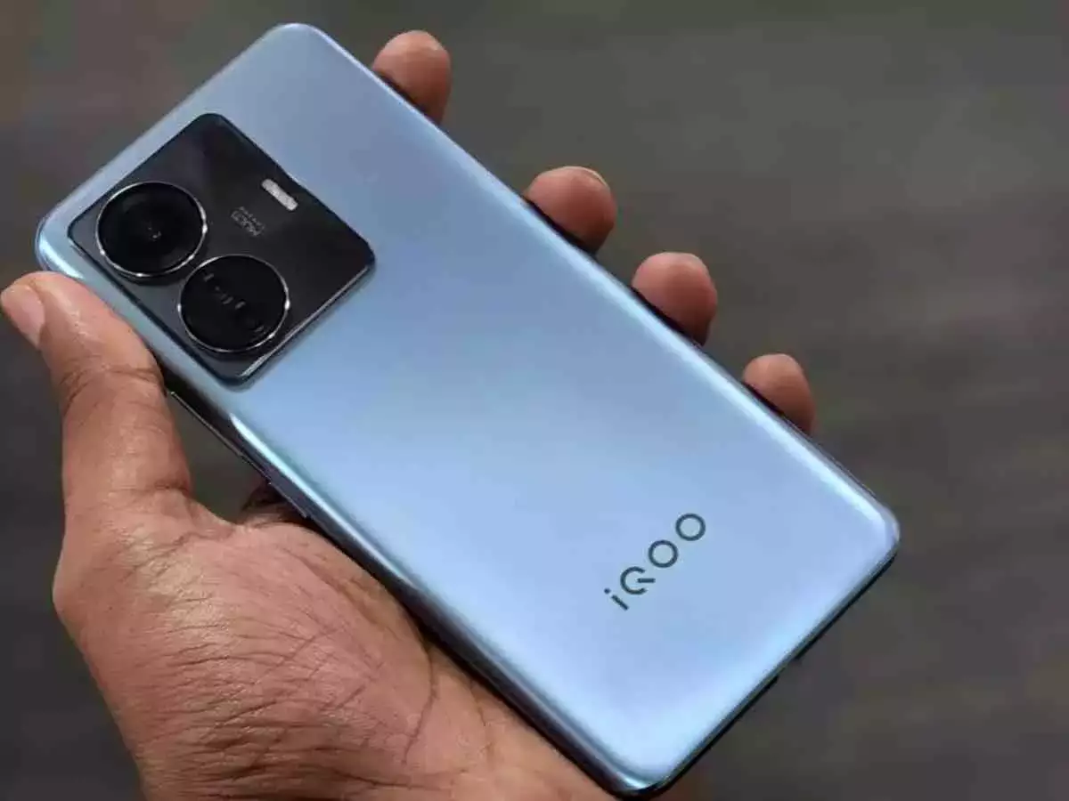 कर्व्ड डिस्प्ले के साथ जल्द लॉन्च होगा iQOO Z7 Pro 5G का स्मार्टफोन, कंपनी ने किया खुलासा 3 कर्व्ड डिस्प्ले के साथ जल्द लॉन्च होगा iQOO Z7 Pro 5G का स्मार्टफोन, कंपनी ने किया खुलासा
