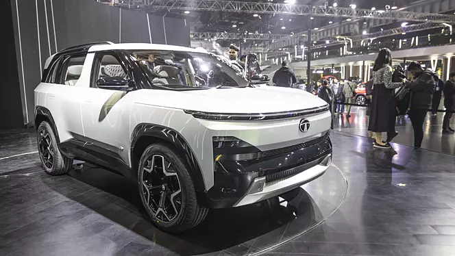 Tata Sierra Ev की गाड़ी आ रही है सबकी नींदे उड़ाने, दिखेंगे लक्ज़री लुक के साथ स्टेंडर्ड फीचर्स, जाने इसकी कीमत 4 sierra ev exterior right front three quarter