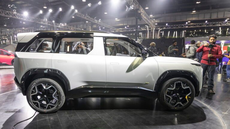 Tata Sierra Ev की गाड़ी आ रही है सबकी नींदे उड़ाने, दिखेंगे लक्ज़री लुक के साथ स्टेंडर्ड फीचर्स, जाने इसकी कीमत 2 sierra ev exterior right side view 13 768x432 1