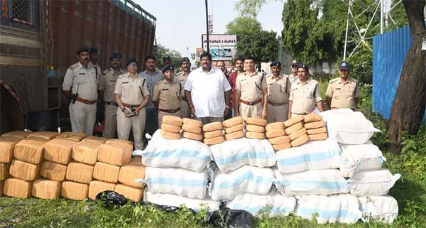 विधान सभा चुनाव के पहले मध्य प्रदेश पुलिस की बड़ी कार्यवाही,नशे के कारोबार मे लिप्त अपराधियों पर जबलपुर पुलिस द्वारा की जा रही है निरंतर कार्यवाहियॉ 1 113