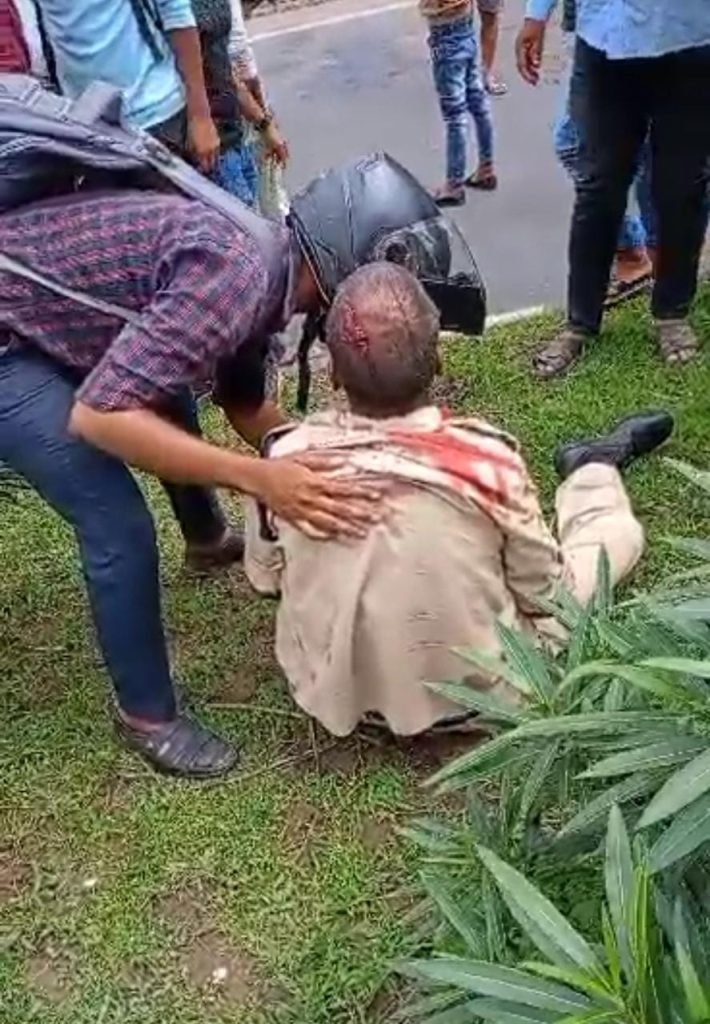 पुलिस कर्मियों की कार हुई दुर्घटना का शिकार, चौकी प्रभारी एएसआई और दो आरक्षक गंभीर रूप से घायल 3 WhatsApp Image 2023 08 05 at 5.29.47 PM