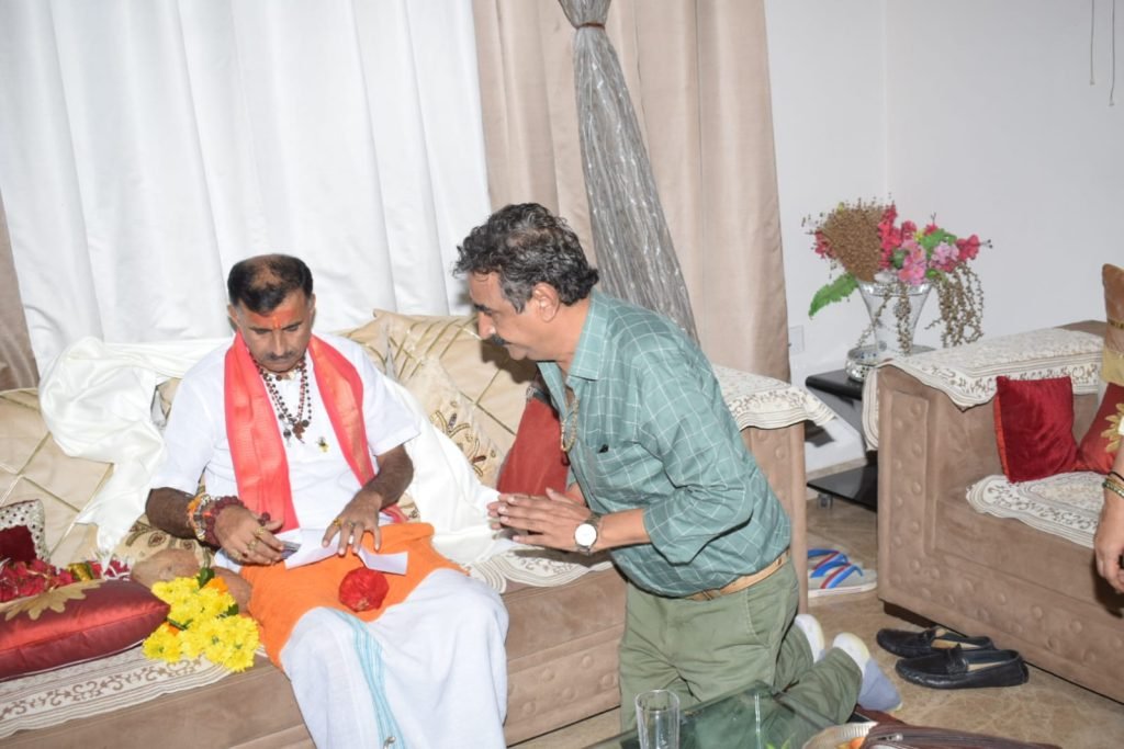 यश भारत कार्यालय पहुंचे पूज्य संत दद्दा जी महाराज के बड़े बेटे गृहस्थ संत डॉक्टर अनिल शास्त्री, यश भारत के संस्थापक आशीष शुक्ला जी को दी मंगल शुभकामनाएं 3 WhatsApp Image 2023 08 26 at 8.26.29 PM 1